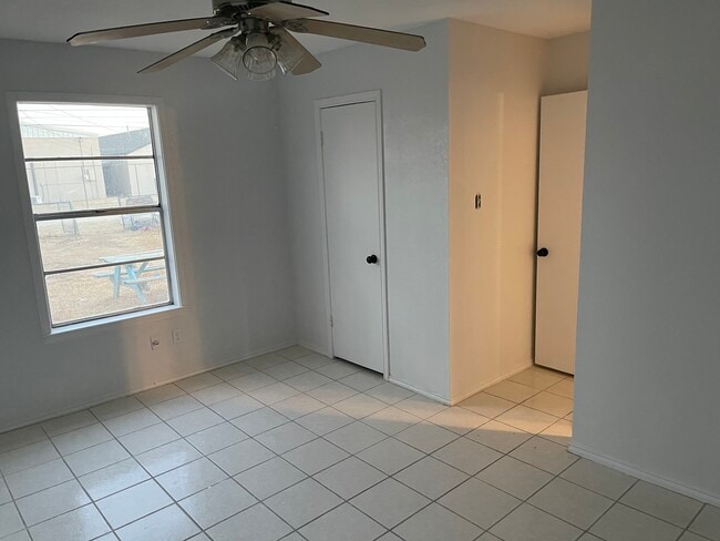 Building Photo - 2907 Roosevelt Ave