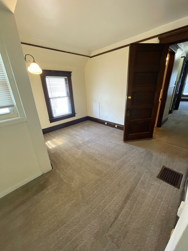 Building Photo - 410 E William St