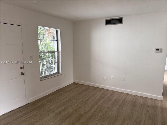 Building Photo - 767 SW 9th St
