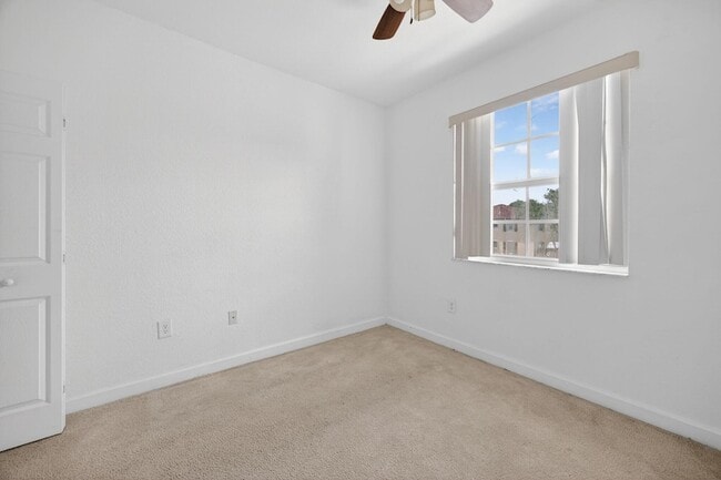 Building Photo - 1575 NE 33rd Ave