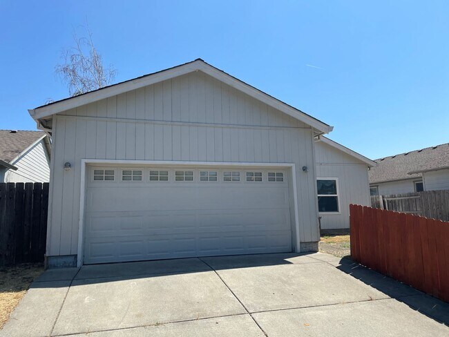 Building Photo - 830 Isherwood Dr