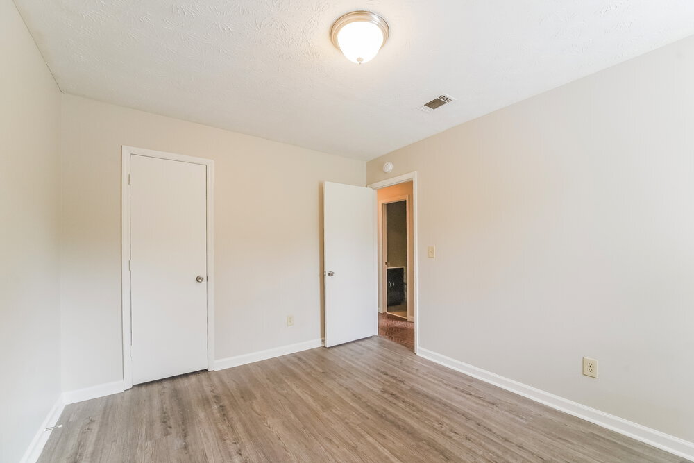 Building Photo - 1061 Lombardy Way