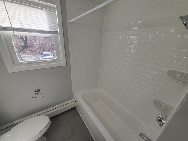 Building Photo - 433 Sea St