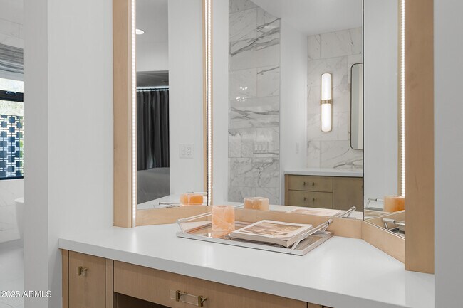 Building Photo - 5841 N Echo Canyon Cir