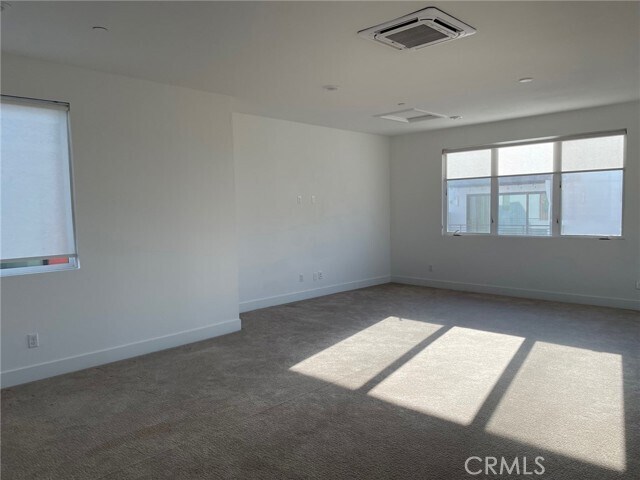 Building Photo - 147 Waypoint