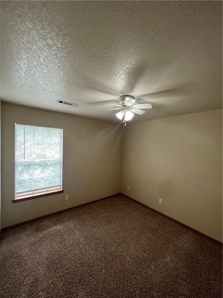 Building Photo - 2229 E Cinnamon Way