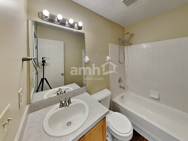 Building Photo - 392 Old Ivory Ct