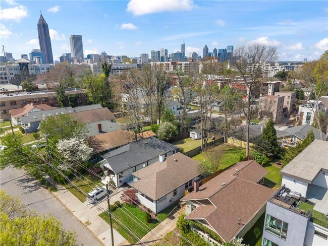 Building Photo - 520 Angier Ave NE