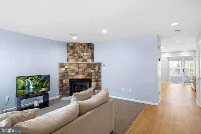 Building Photo - 32 Pebble Beach Ln