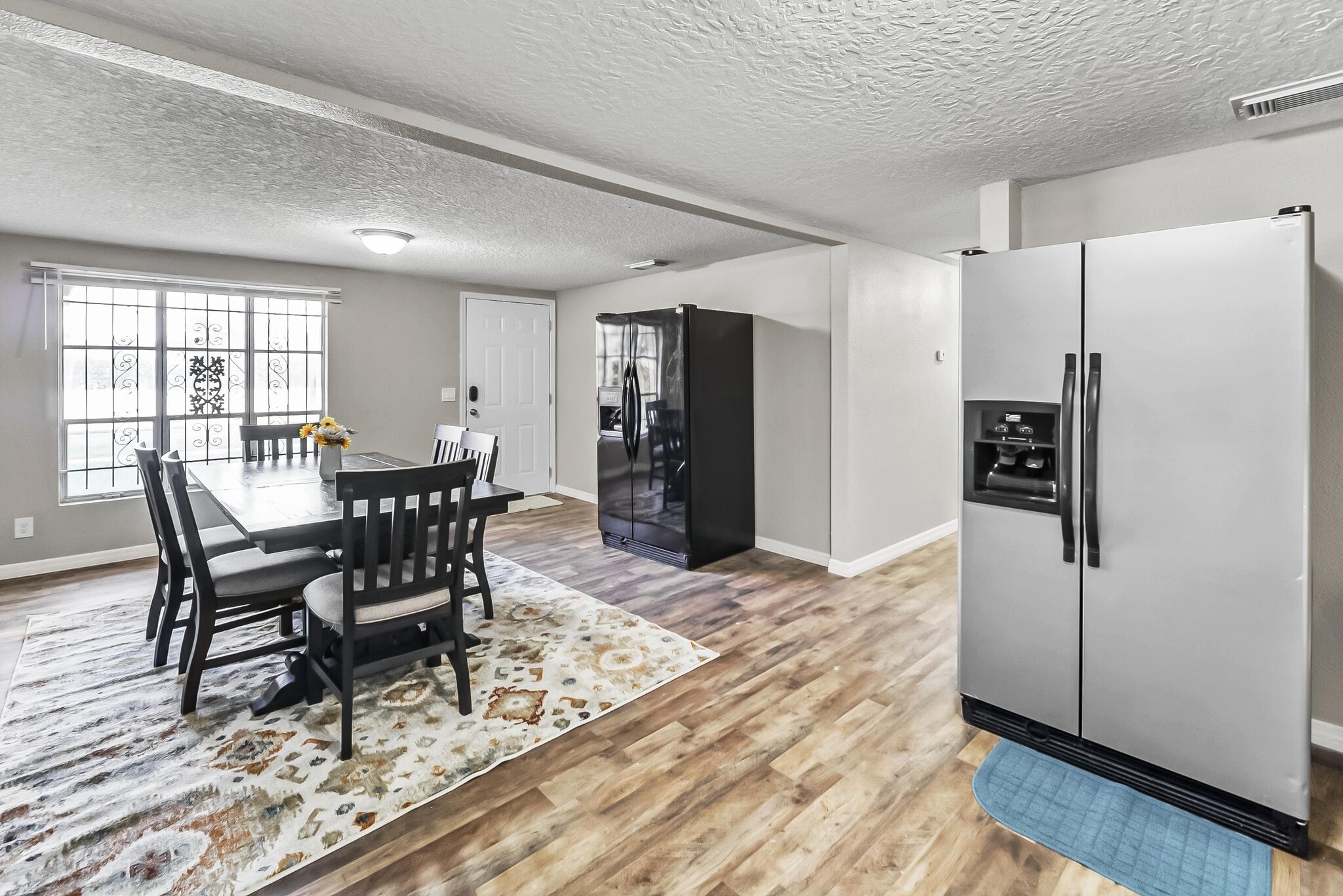 Building Photo - 5260 Ramona Blvd