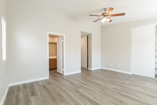 Building Photo - 5454 Dungaree St