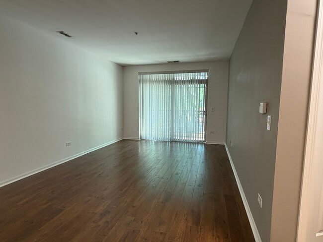 Building Photo - 6436 Roosevelt Rd