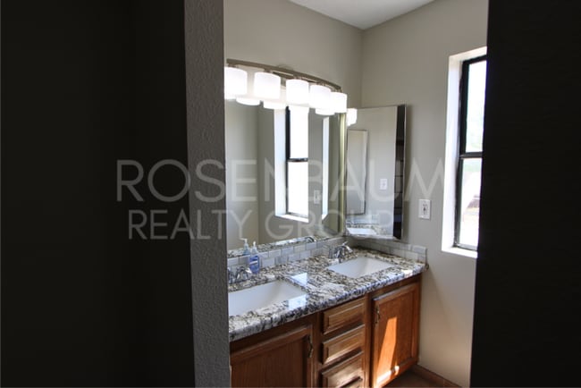 Building Photo - 16402 N 31st St