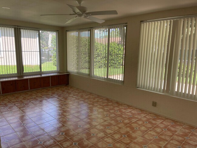 Building Photo - 8143 Laurel Green Dr