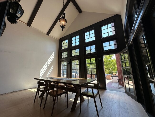 Building Photo - SPACIOUS MANSION WITH 2 PRIVATE ROOMS *FOR...