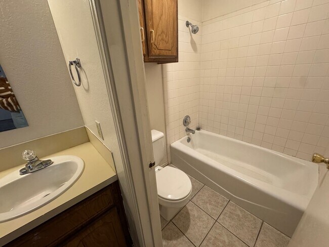 Building Photo - 11 Wagnon Dr