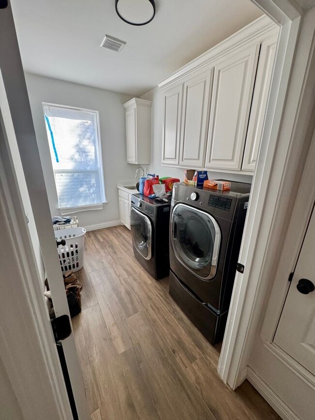 Building Photo - 421 Mt Pleasant St