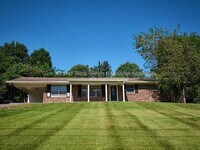 Building Photo - 1005 Francis Rd