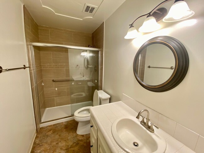 Building Photo - $1,635- New Reduced Price!  Millbrook & Sh...