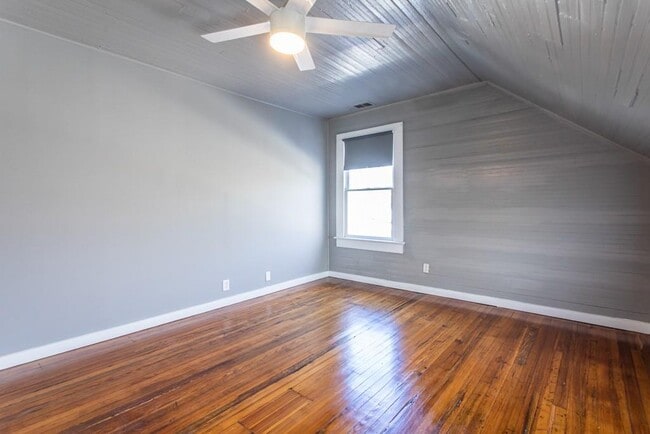 Building Photo - 276 Iswald St SE