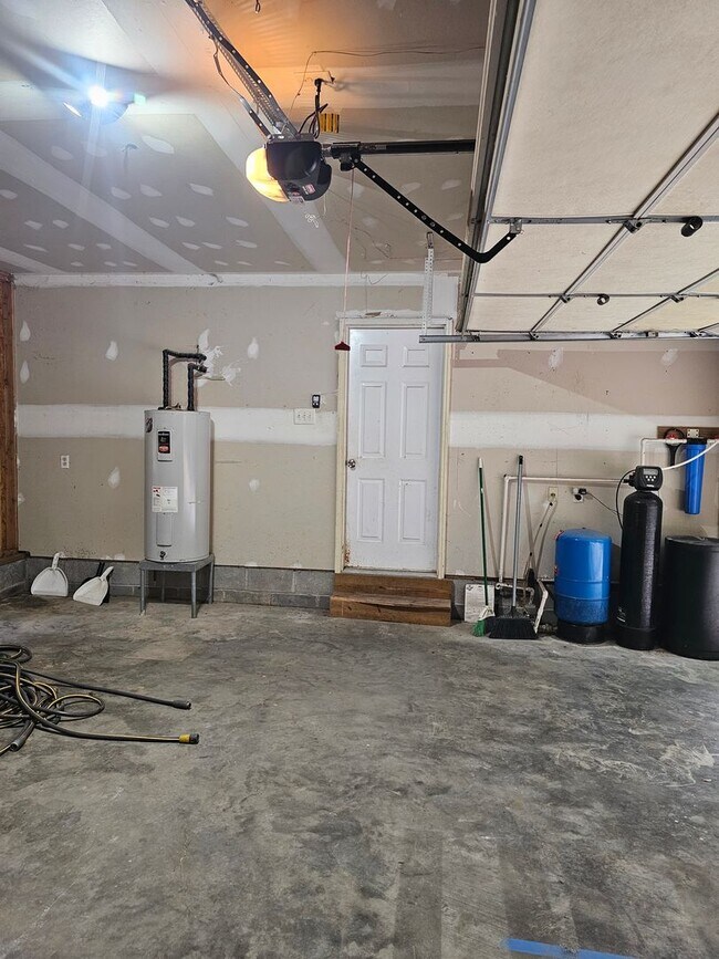 Building Photo - 5679 Hickory Fork Rd