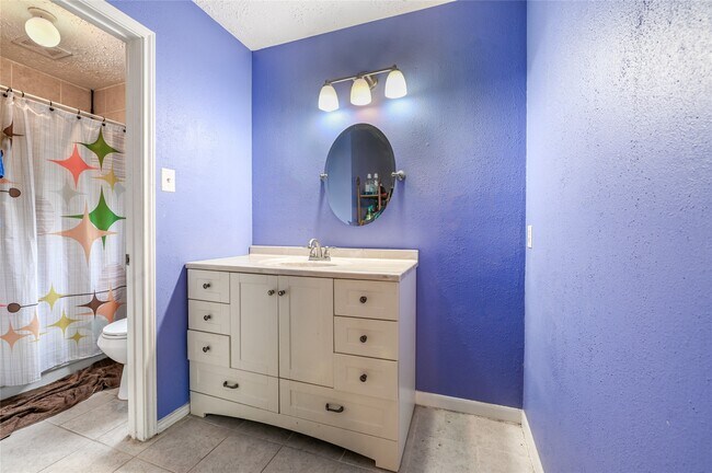 Building Photo - 2630 Hollymist Dr