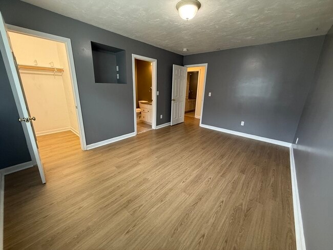 Building Photo - 215 Longmeadow Rd
