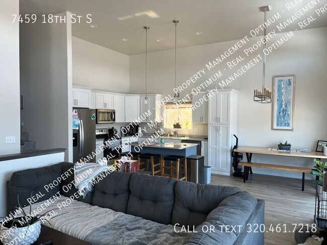 Building Photo - Modern Trilevel 3 bed/3 bath home-Availabl...