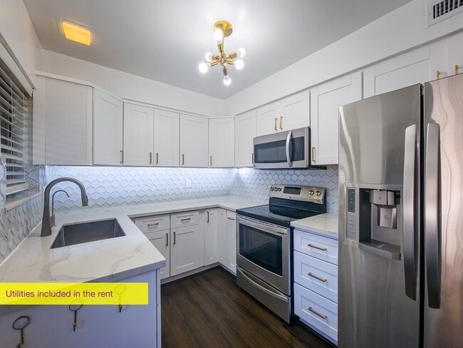 Building Photo - 215 N Kenwood St