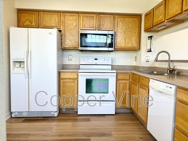 Building Photo - 930 Button Rock Dr