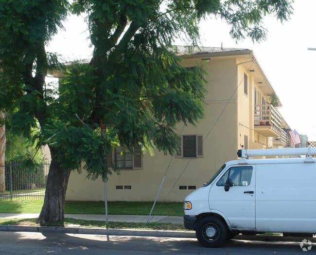 Building Photo - 514 E Wellington Ave