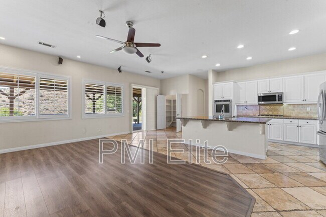 Building Photo - 34677 Desert Rd