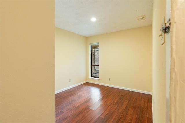 Building Photo - 510 Cranbrook Park