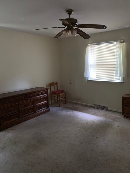 Bedroom (Carpets will be cleaned prior to new lease and furniture can be kept or removed upon request) - 301 Lehigh Rd N