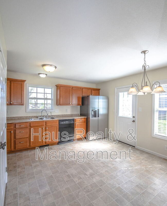 Building Photo - 955 Russet Dr