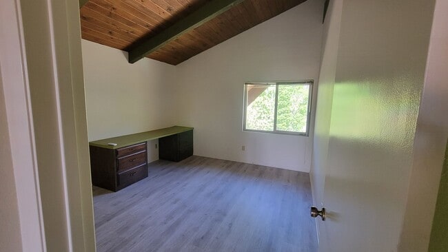 Building Photo - Beautifully Appointed 4 Bedroom Mountain R...