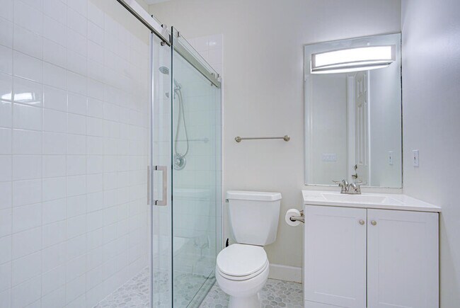 Building Photo - 6646 Oakmont Way