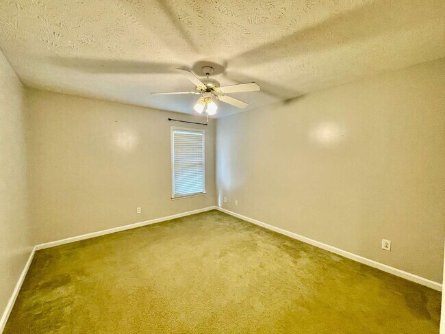 Building Photo - Spacious 3-Bedroom Nest with 2.5 Baths And Bonus Room in Linden