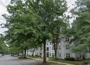 Building Photo - Ground Level 3 + 2 Spacious Updated condo