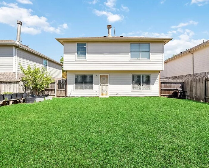 Building Photo - 10207 Revelstoke Dr