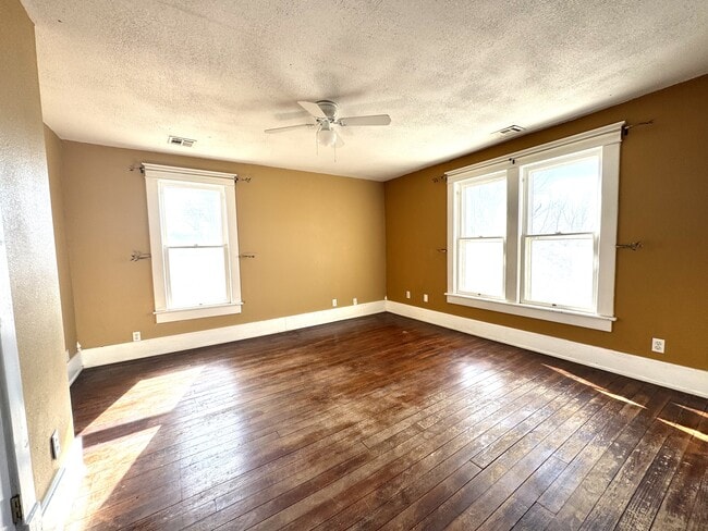 Building Photo - 624 N Wentz St