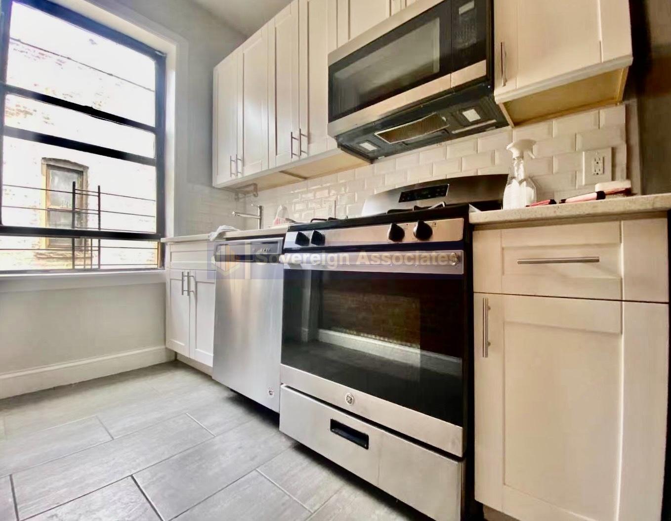 Building Photo - 536 W 158th St