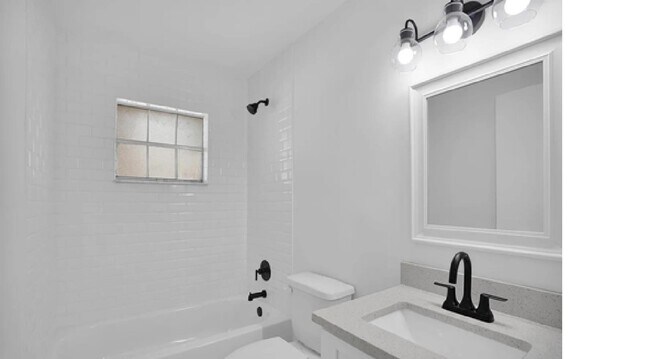 Building Photo - 1010 San Remo Rd