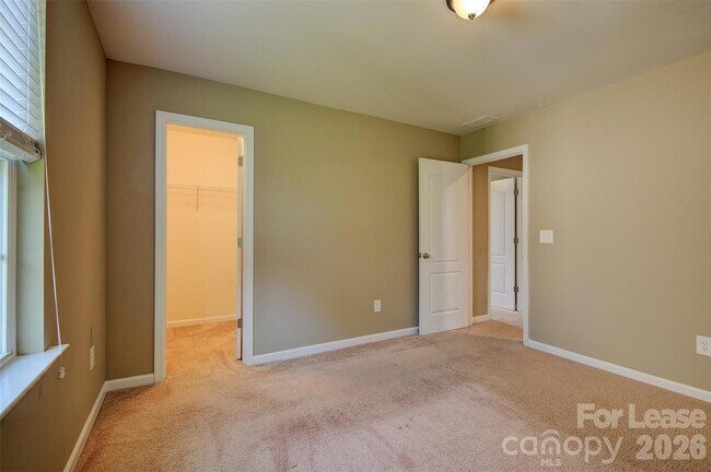 Building Photo - 16125 Hammersmith Farm Dr