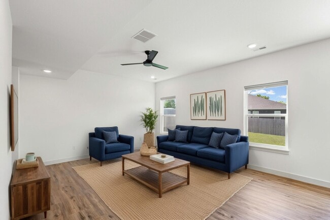 Building Photo - 3400 Naples Dr