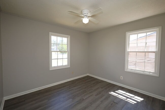 Building Photo - 612 Scott Dr