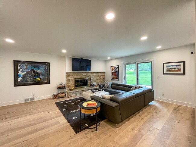 Building Photo - 6211 Fisher Ln