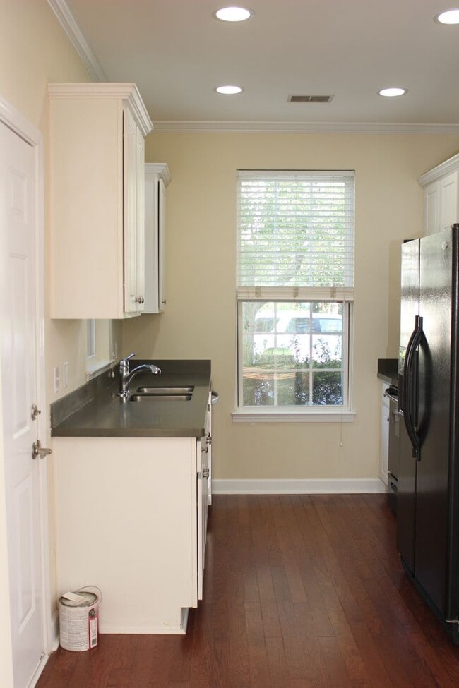 Building Photo - Wellstone Townhouse