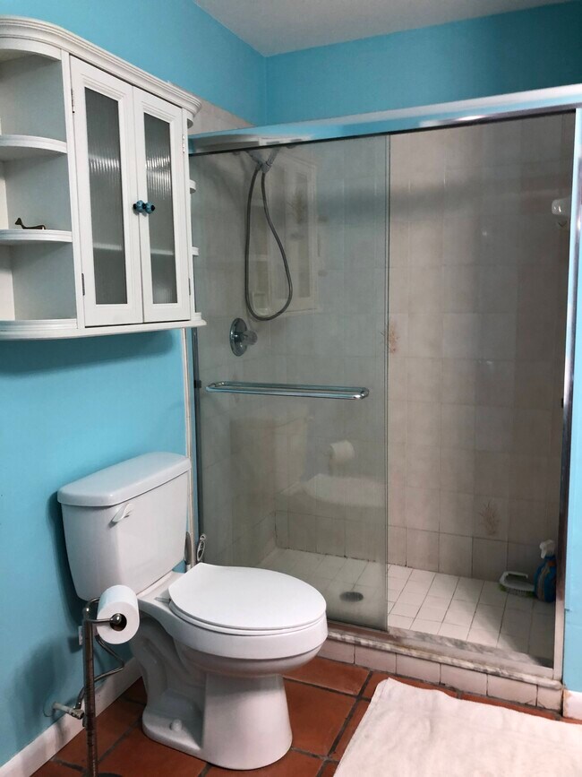 Building Photo - 1515 NE Beacon Dr