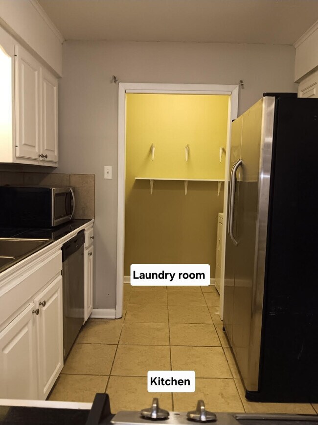 Building Photo - 8722 Orleans Dr